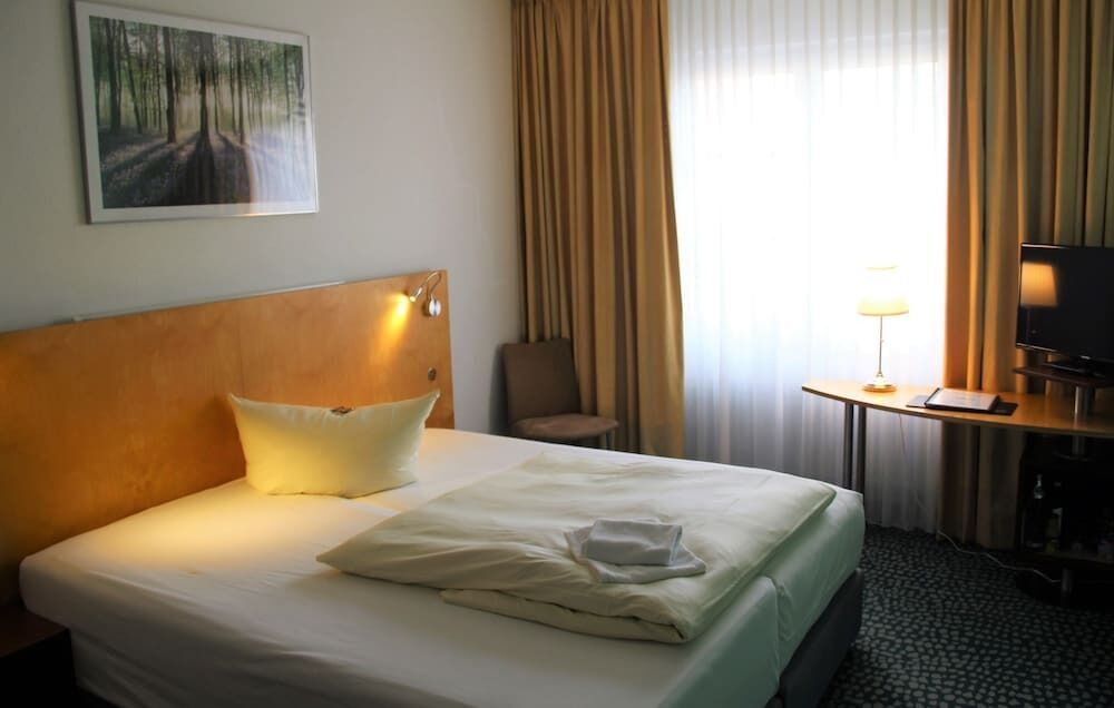 Minibar, desk, blackout drapes, soundproofing
