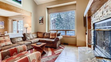 House, 3 Bedrooms | Living room