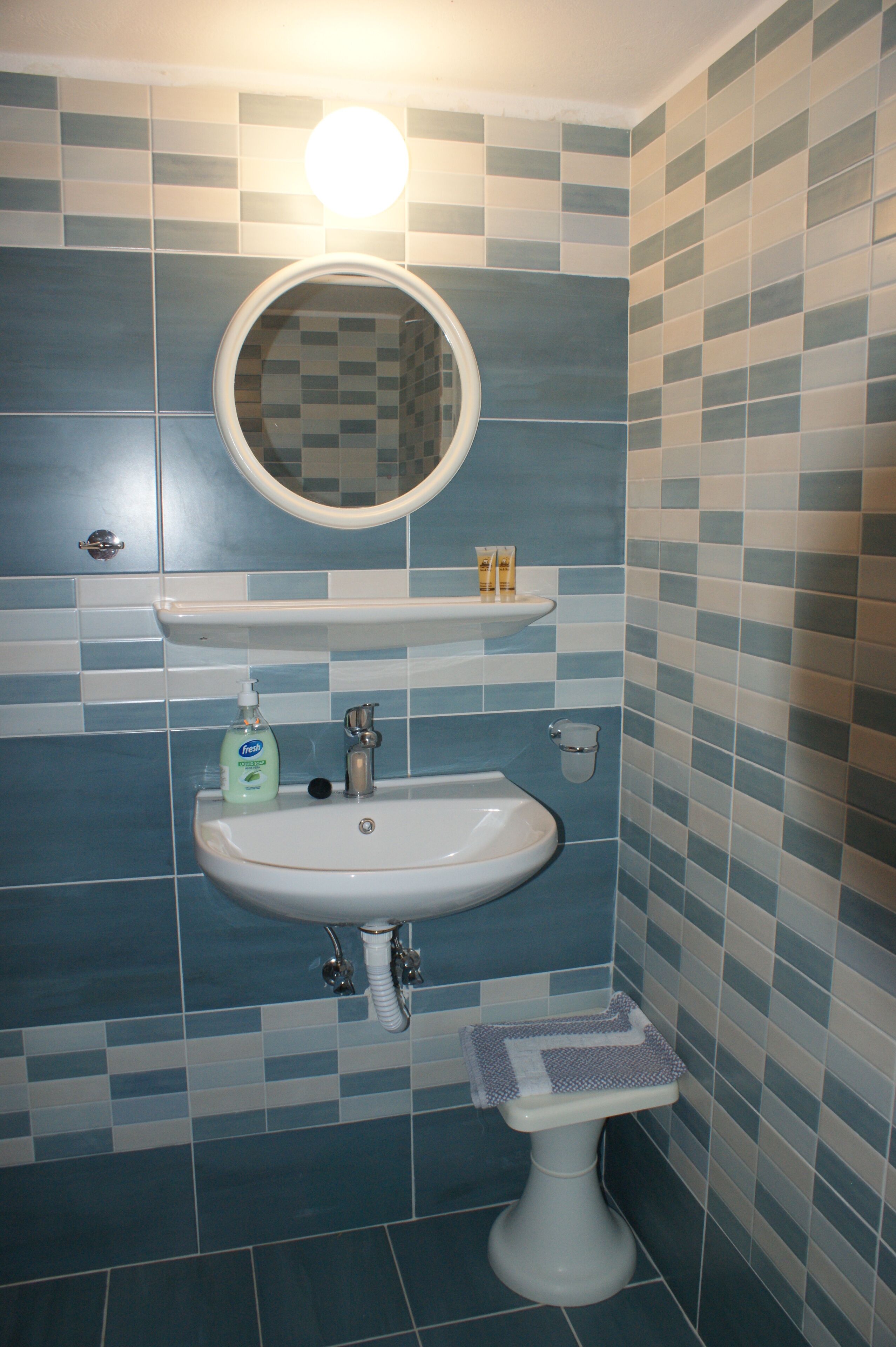 basic double or twin room, accessible | bathroom | shower, free toiletries, hair dryer, towels