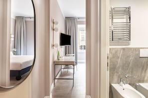 Premium bedding, memory foam beds, in-room safe, laptop workspace - Numa Rome Linea (Rome)