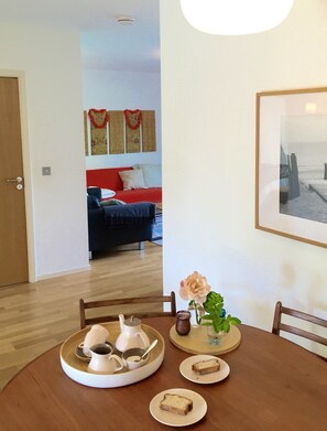 In-room dining - The Eco-Flat (Sherborne)