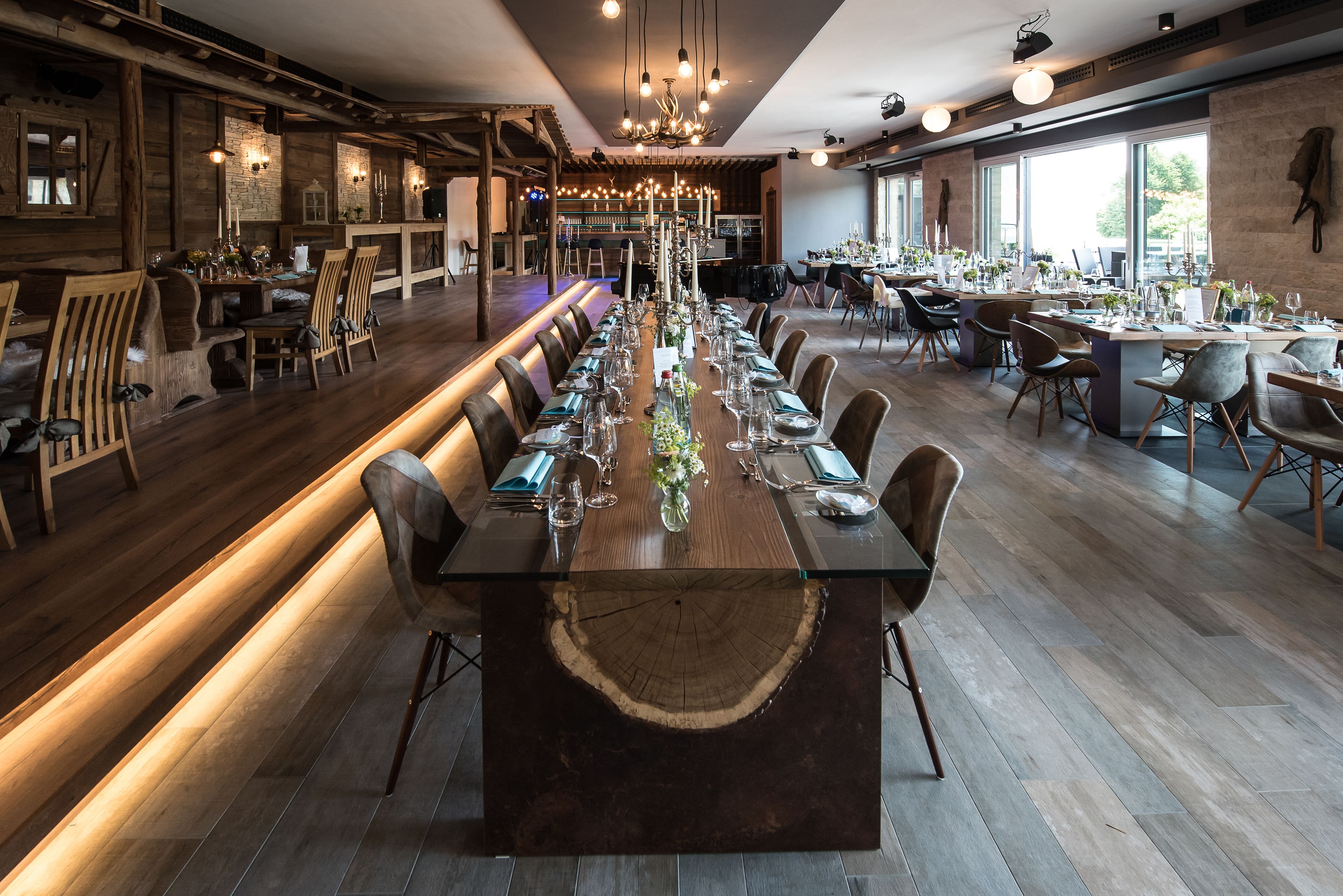 Aamiainen, lounas ja illallinen; näkymät puutarhaan 