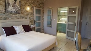 Habitación doble, vistas a la piscina (Chambre Design) | Sábanas de algodón egipcio y ropa de cama de alta calidad
