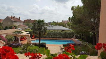 Suite, vue piscine (Suite Vintage) | Vue de la chambre