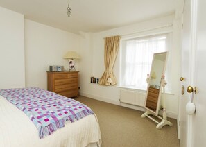 Apartment | Iron/ironing board, free cribs/infant beds, free WiFi, bed sheets