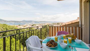 Studio 4 people - 1 sleeping area Standard Eco | Balcony