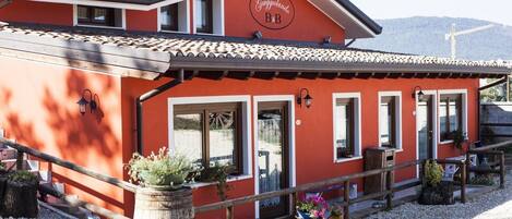 Majoituspaikan sisäänkäynti