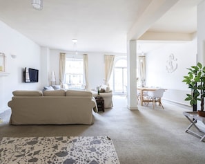 Appartement, 2 chambres | Salle de séjour