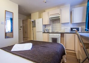 Cookware/dishes/utensils - WJA Small Studio (London)