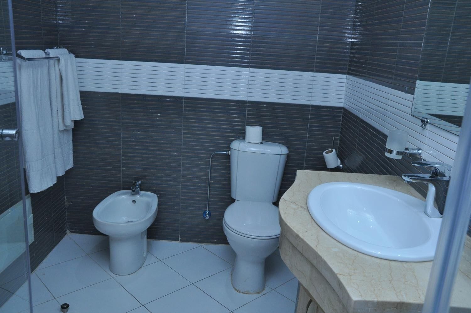 shower, rainfall showerhead, free toiletries, hair dryer