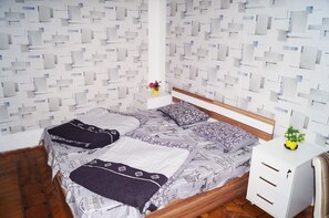 Grand Twin Room | In-room safe, blackout drapes, soundproofing, iron/ironing board - Pegasus Hostel (Baku)