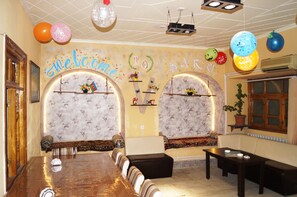 Lobby sitting area - Pegasus Hostel (Baku)