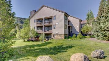 Condo, 2 Bedrooms | Exterior