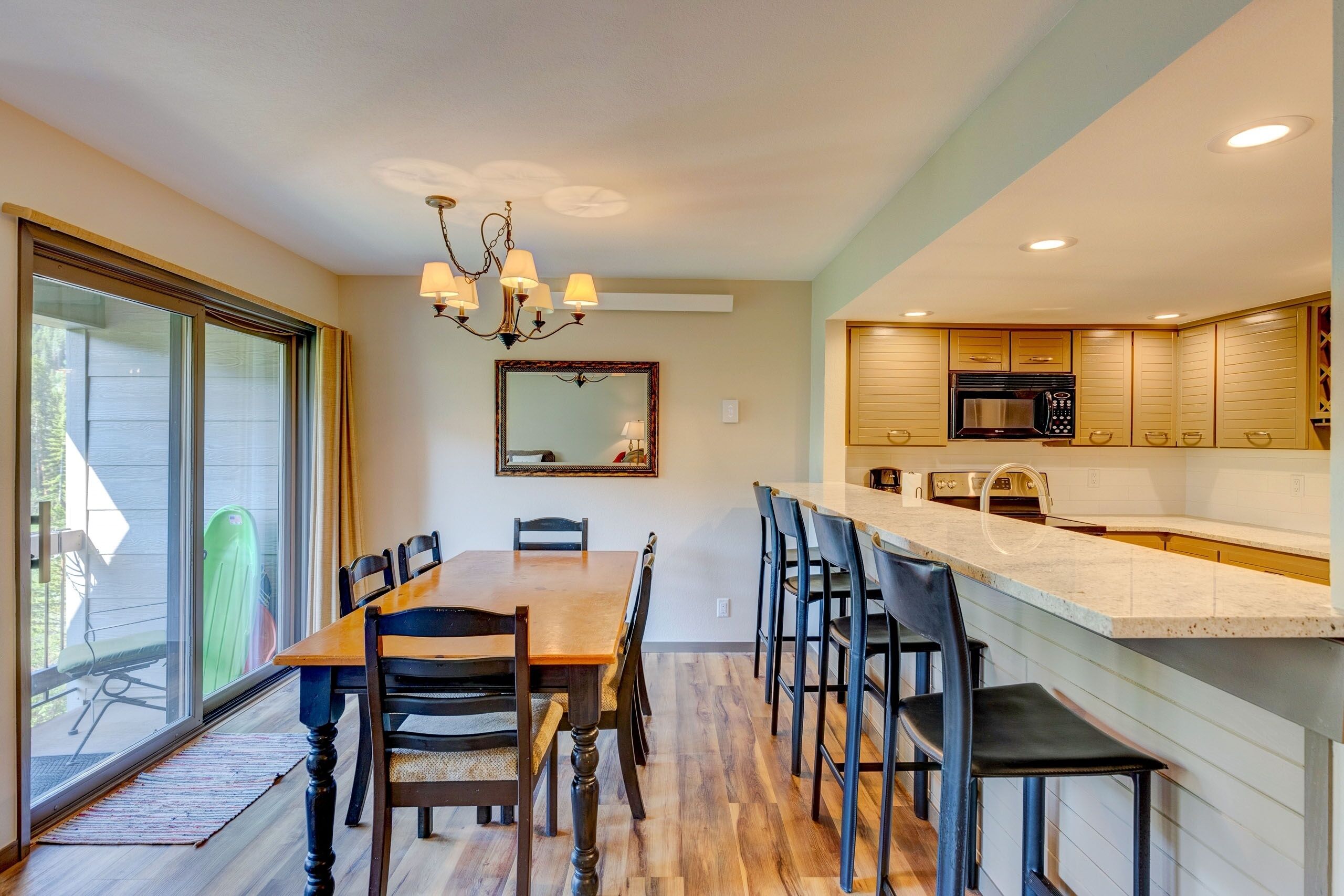 Condo, 2 Bedrooms | Dining