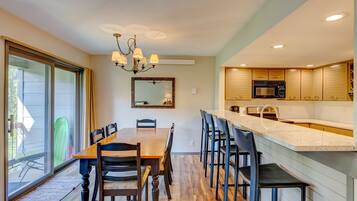 Condo, 2 Bedrooms | Dining