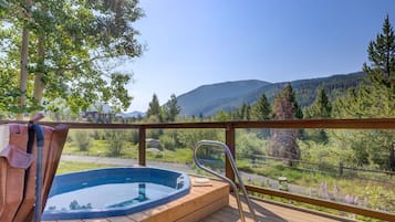 Condo, 2 Bedrooms | Property grounds