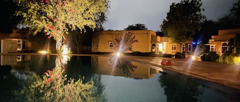 Kolam renang terbuka