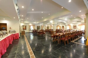 Daily buffet breakfast for a fee - Heritage Resort Bikaner (Bikaner)