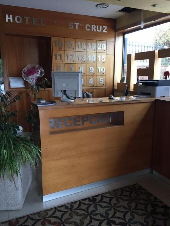 Check-in/check-out kiosk