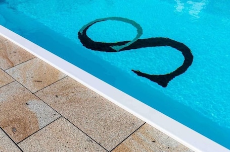 Seasonal outdoor pool. Santa Cruz Hotel