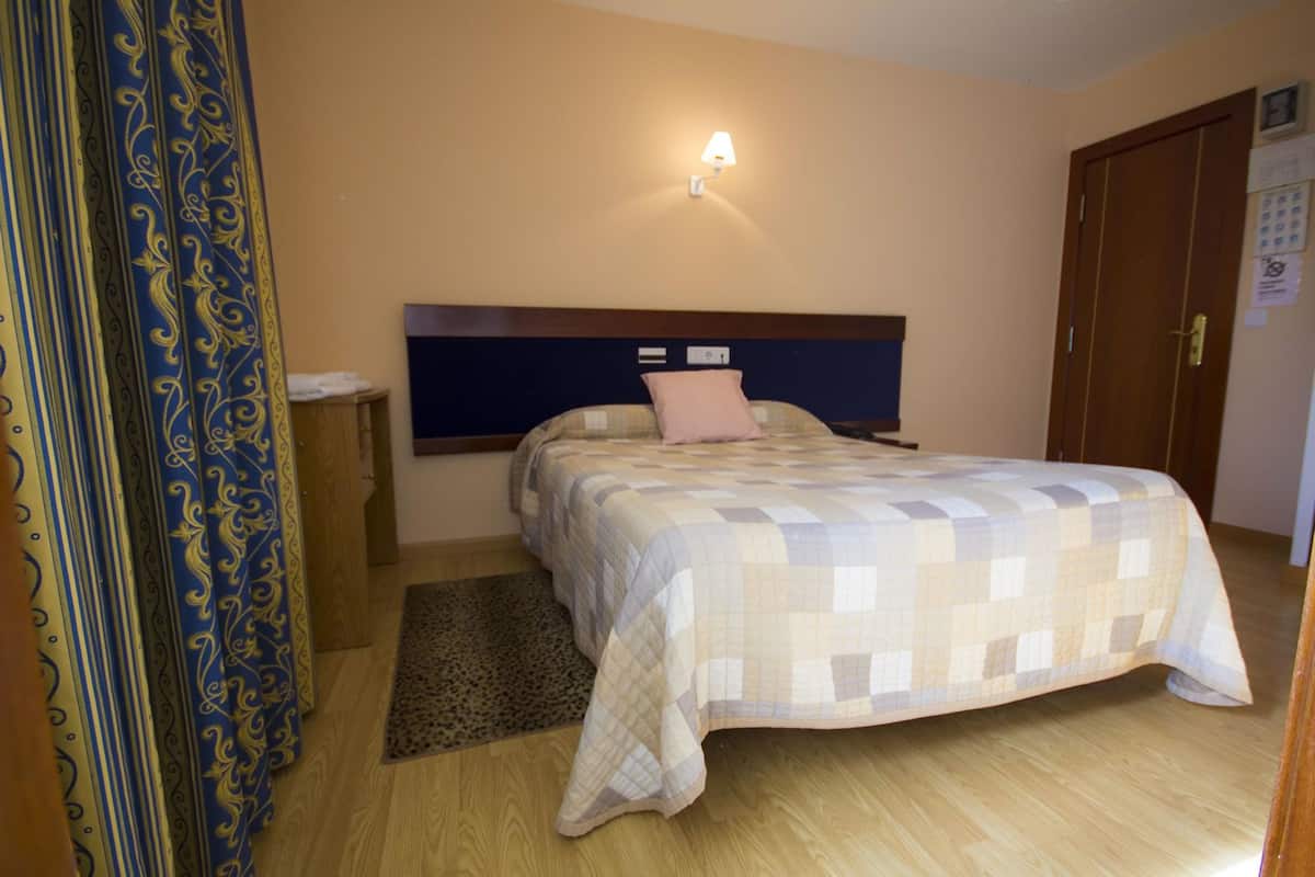 Double Room | Rollaway beds (surcharge), WiFi (free), bed sheets