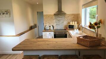 Maison, 1 chambre, non-fumeurs, cuisine | Cuisine privée | Réfrigérateur, micro-ondes, four, plaque de cuisson