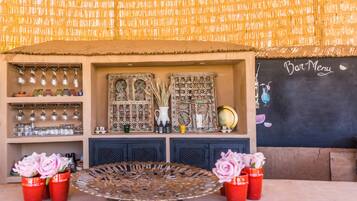 2 bars/lounges, poolside bar