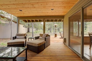 Balcony - 16 Yellow Pine 3 Bedroom Home by RedAwning (Bend)