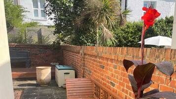 Rumah (4 Bedrooms) | Balkon