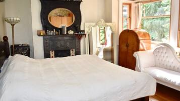 House (4 Bedrooms) | 4 bedrooms, premium bedding, laptop workspace, iron/ironing board