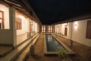 ห้องดีลักซ์สวีท, เตียงคิงไซส์ 1 เตียง, ลานระเบียง, วิวสวน | วิวจากห้องพัก