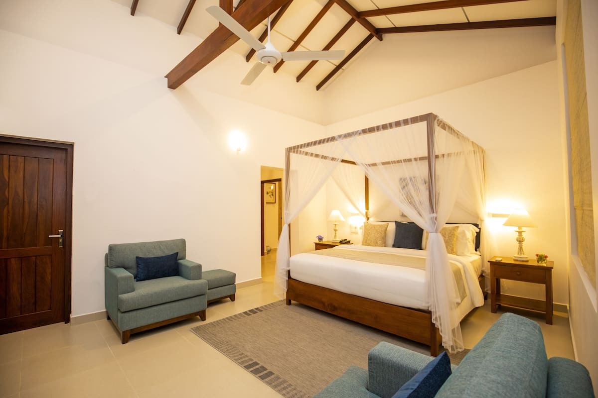 Deluxe-Suite, 1 King-Bett, Terrasse, Gartenblick | 1 Schlafzimmer, Bettwäsche aus ägyptischer Baumwolle