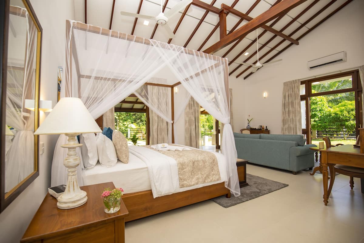 Phòng Suite Royal, 1 giường cỡ king, sân hiên, khu vực vườn | 1 phòng ngủ, bộ trải giường bằng vải cotton Ai Cập