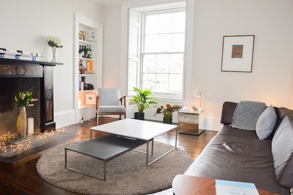 Apartment (1 Bedroom) | Living room