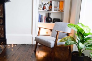 Apartment (1 Bedroom) | Wohnzimmer