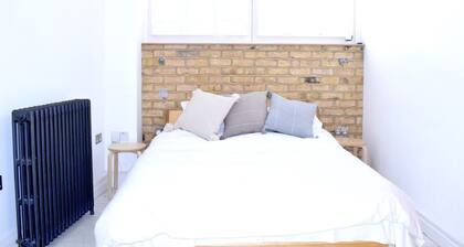 Beautiful 1 Bedroom House in East London