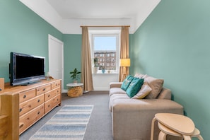 Appartement (1 Bedroom) | Coin séjour | Télévision