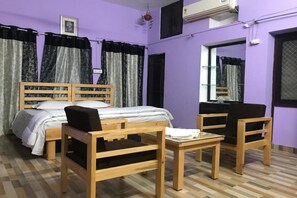 Deluxe Suite, 1 King Bed, Non Smoking | Desk - Parmanand Homestays (Udaipur)