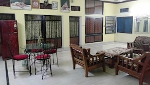 Lobby sitting area - Parmanand Homestays (Udaipur)