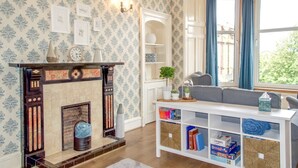 Unclassified image, 4 of 32, button - Bright, Spacious Edinburgh City Centre Apartment (Edinburgh)