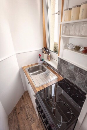 Leilighet (3 Bedrooms) | Eget kjøkken | Kjøleskap, mikrobølgeovn, ovn og kokeplater