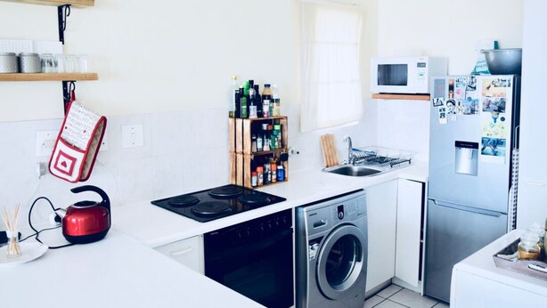 Unclassified image, 1 of 2, button - Bright Studio Apartment in Devils Peak (Cape Town)