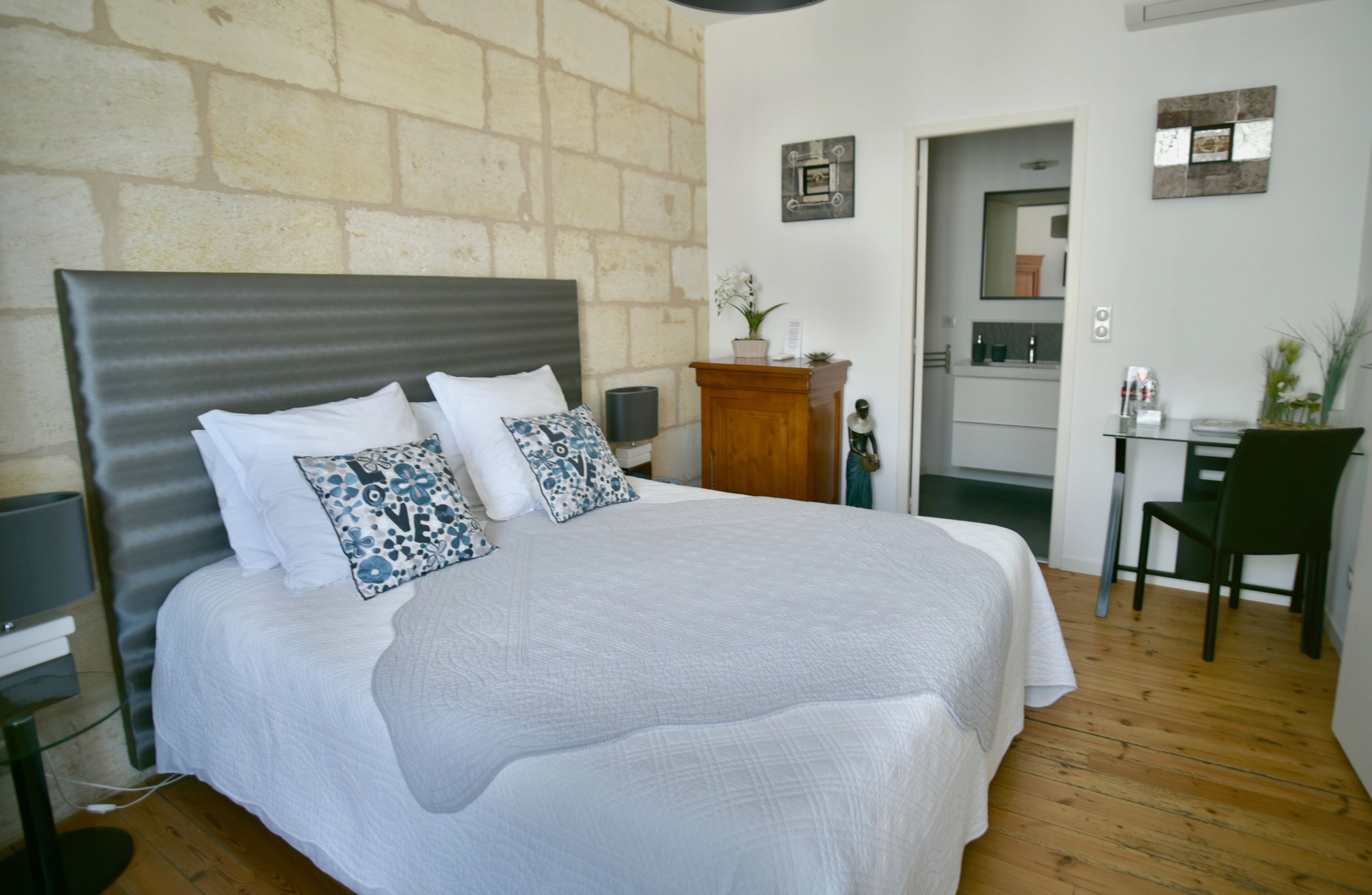 Superior tweepersoonskamer | Een kluis op de kamer, individueel gedecoreerd, individueel gemeubileerd