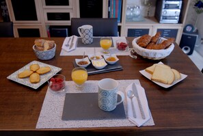 Free daily continental breakfast