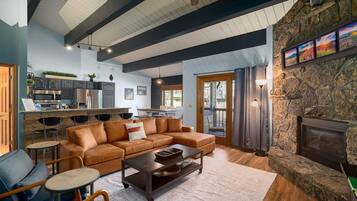 Townhouse, 4 kamar tidur | Area keluarga | TV layar datar