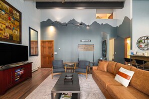 Living area - Phoenix 208 4 Bedroom Townhouse by RedAwning (Steamboat Springs)