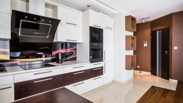 Apartment, 1 Queen Bed with Sofa bed (Kreta 2/68) | Private kitchen | Full-sized fridge, microwave, oven, stovetop