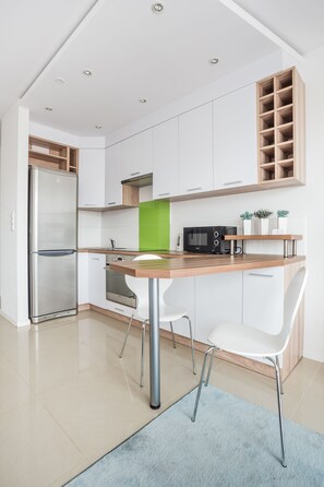 Apartment, 1 Doppelbett und Schlafsofa (Kreta 2/7) | Eigene Küche | Großer Kühlschrank, Mikrowelle, Ofen, Herdplatte