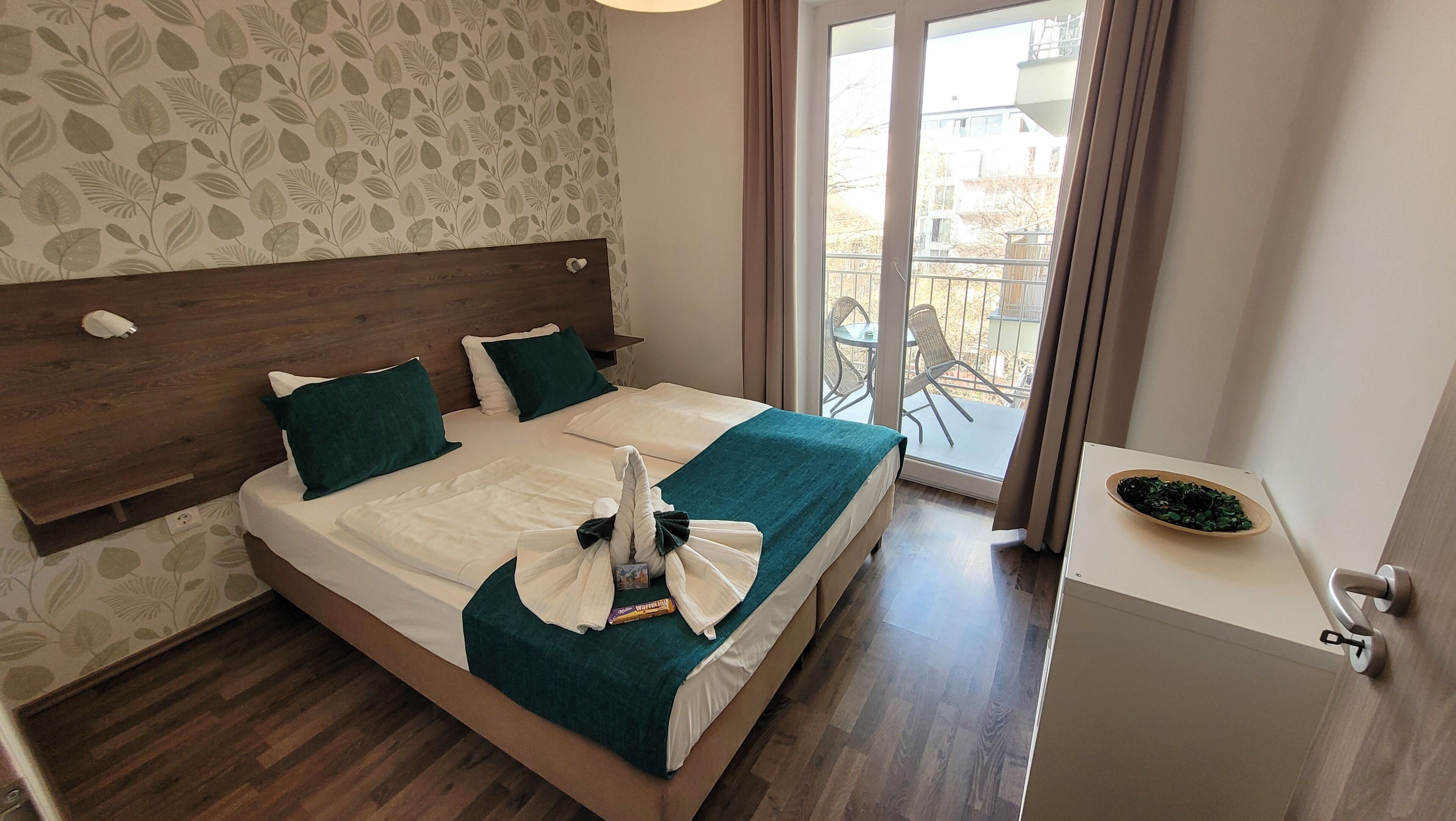 Iron/ironing board, free WiFi, bed sheets
