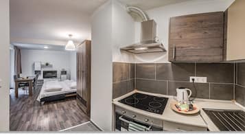 Deluxe-Apartment, 1 Schlafzimmer | Eigene Küche | Kühlschrank, Mikrowelle, Ofen, Herdplatte
